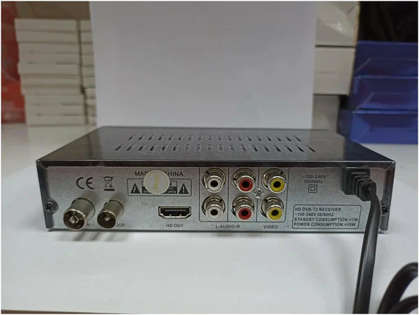 Ресивер эфирный DVB-T2/DVB-C YASIN  T8000